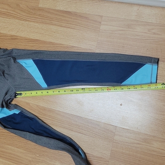 Under Armour Woman's Heatgear Athletic Leggings - Picture 6 of 8